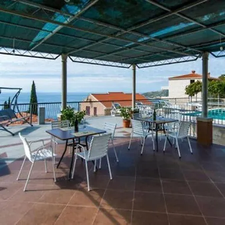 Klis -two-bedroom With Terrace Mlini